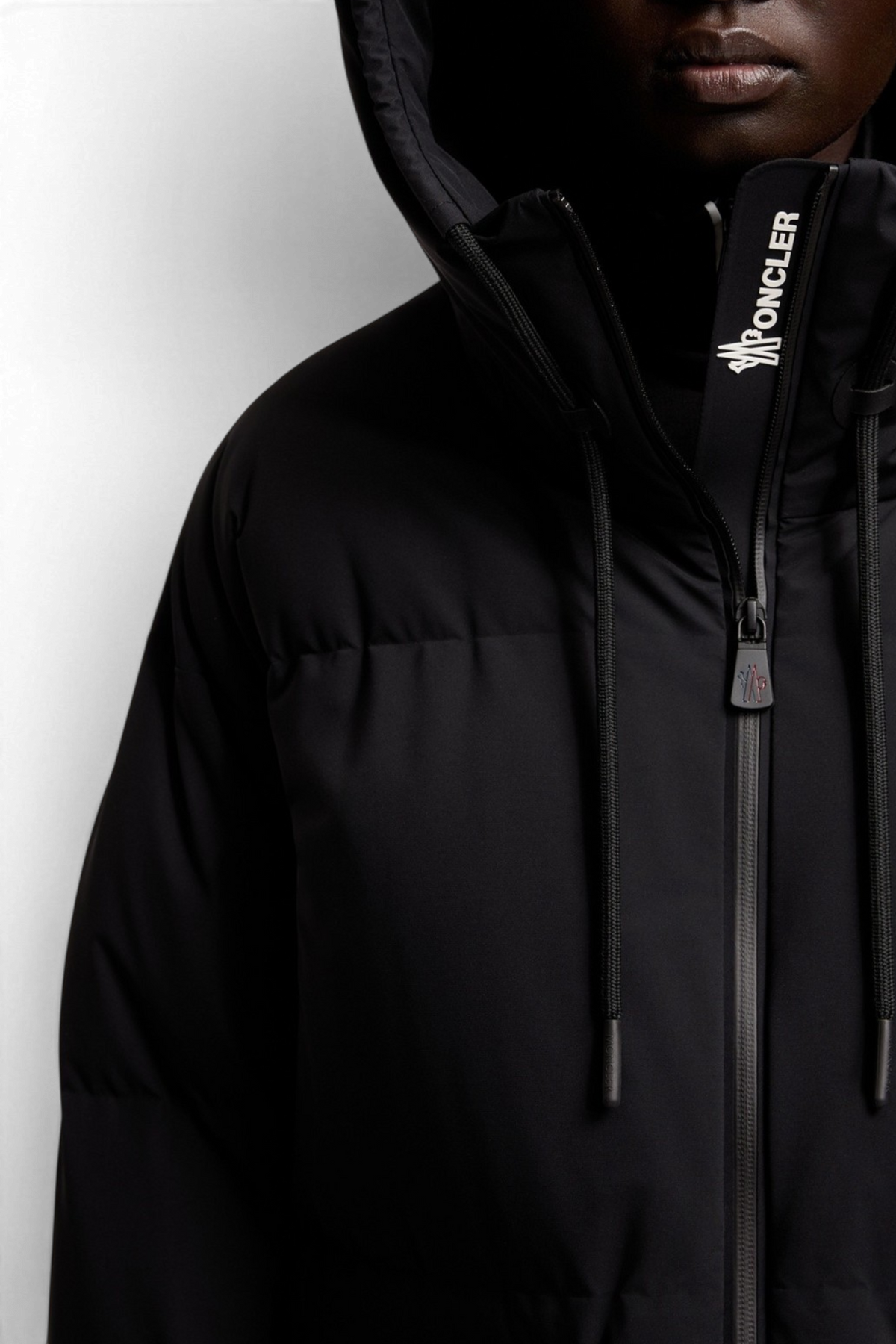 MONCLER GRENOBLE Isolierte Skijacke mit Kapuze Allesaz