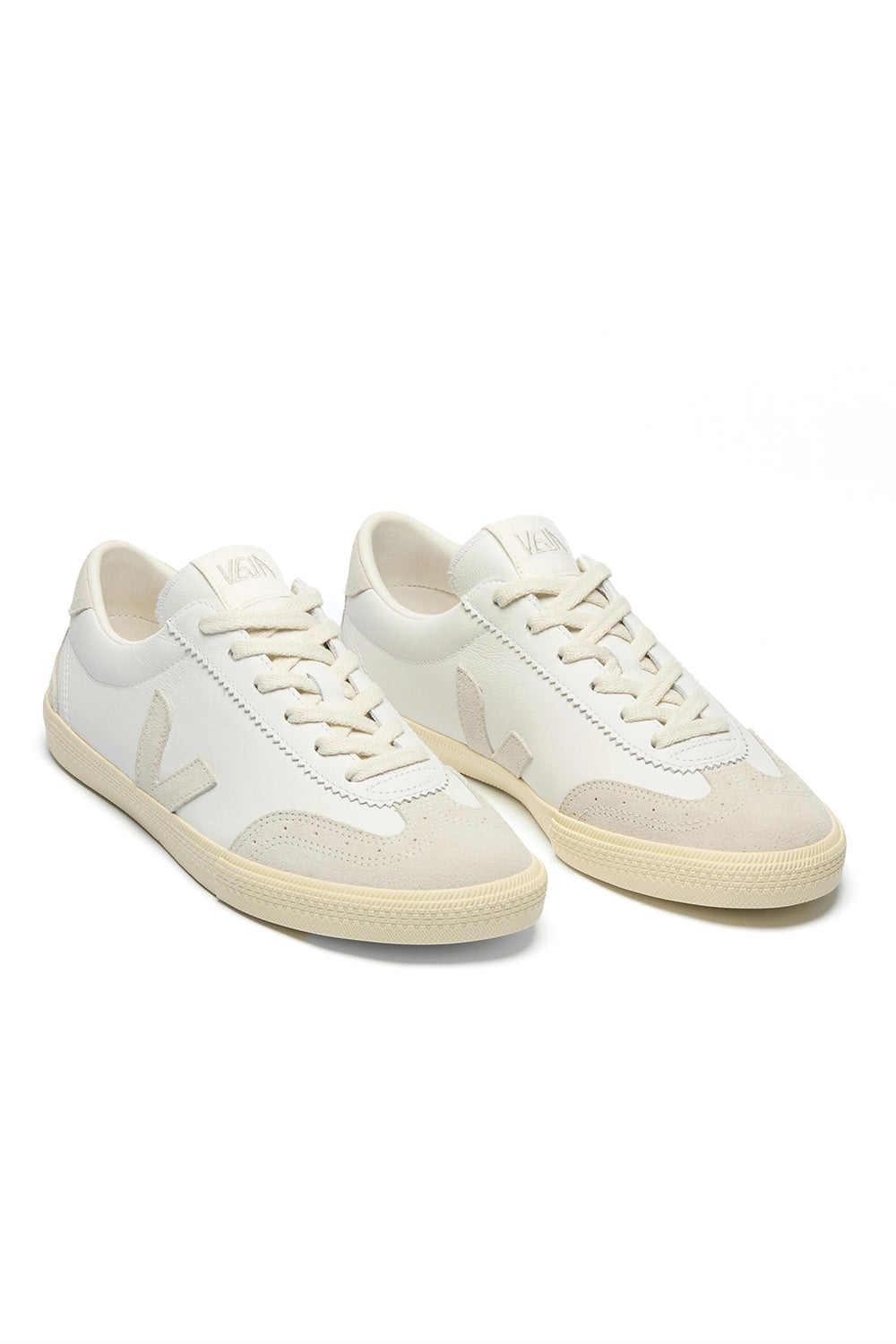 VEJA volley leather