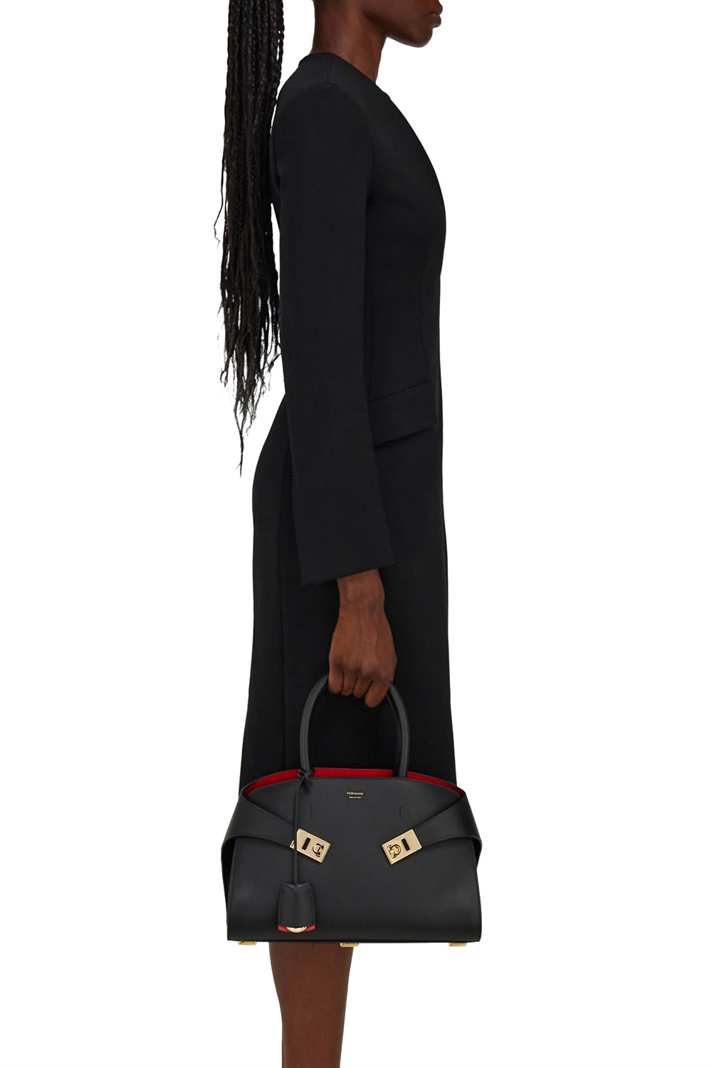 FERRAGAMO Hug 투톤 핸드백 (M)